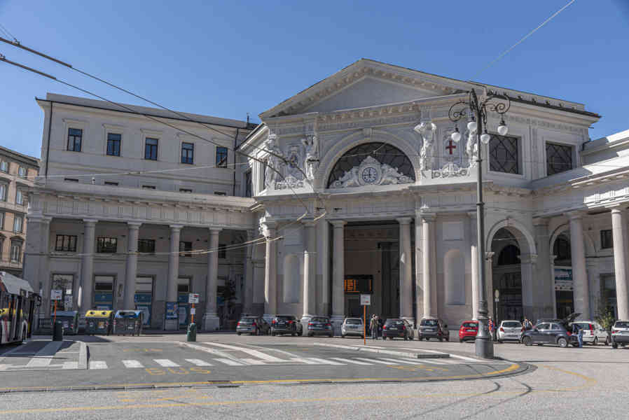 Italia - Génova 118 - estanción central.jpg